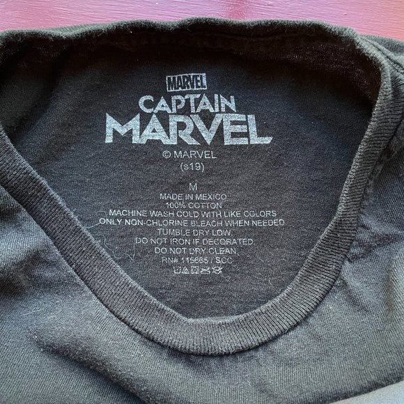 Marvel Captain Marvel Nick Fury Sz. Medium Black and White Imaged Graphic Shirt - Picture 2 of 6